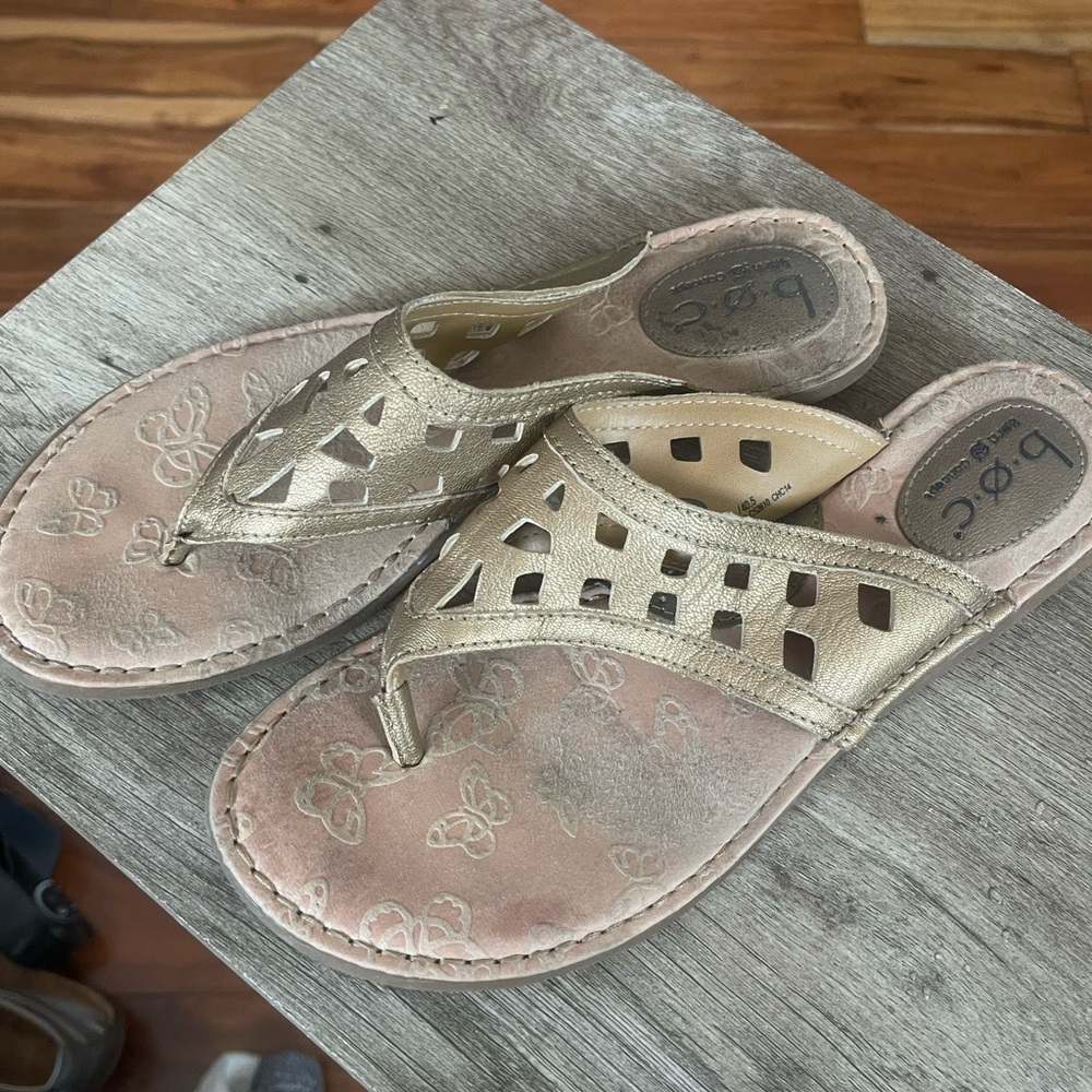 boc - gold flip flop - size 9